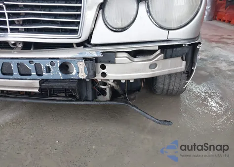 1999 Mercedes-Benz E 320 from USA, damaged, VIN WDBJF65H9XA757356